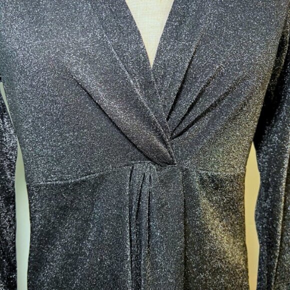 HEARTLOOM Dark Grey Sonora Shimmer Glitter Twist Front Long Sleeve Top Size M - Picture 4 of 10